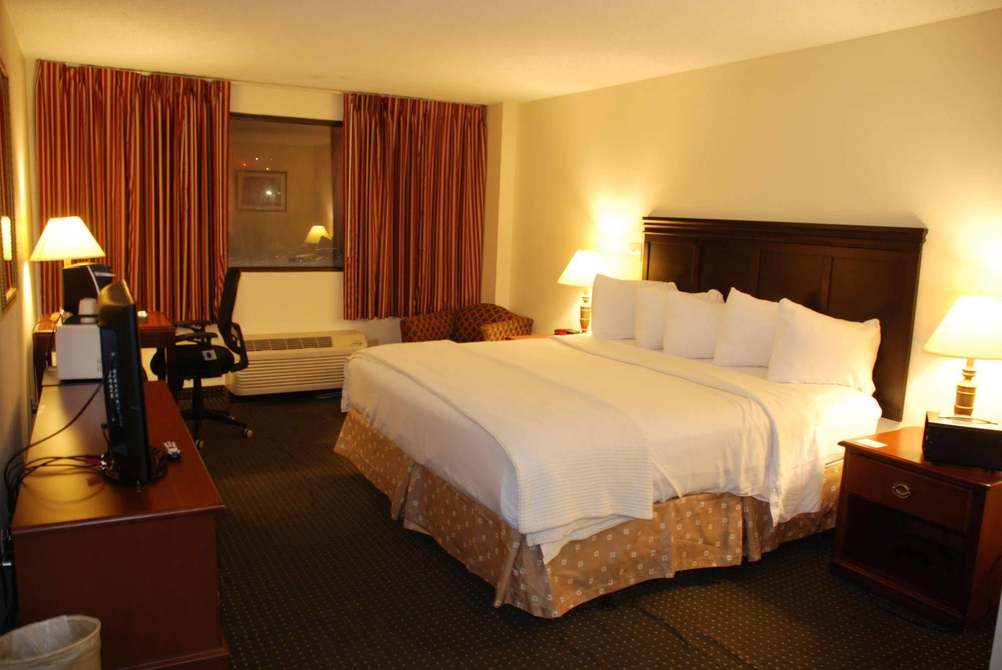 Doubletree By Hilton Clarksville Riverview ภายนอก รูปภาพ