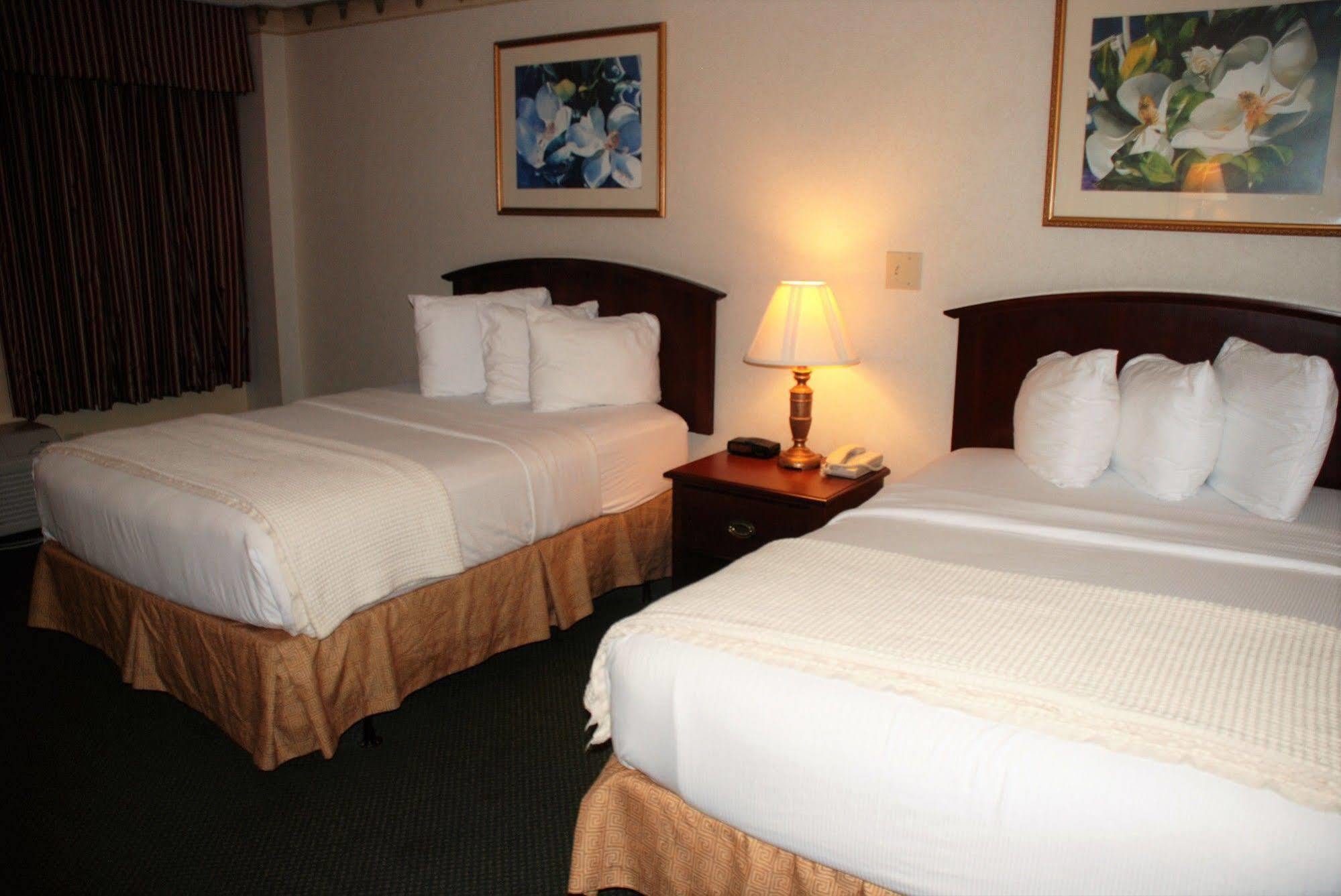 Doubletree By Hilton Clarksville Riverview ภายนอก รูปภาพ